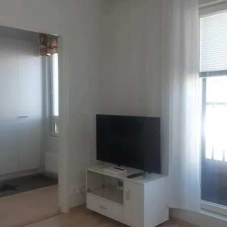 Apartment Pieni Moderni Saunallinen Kaksio Keskustan Laehellae Pori