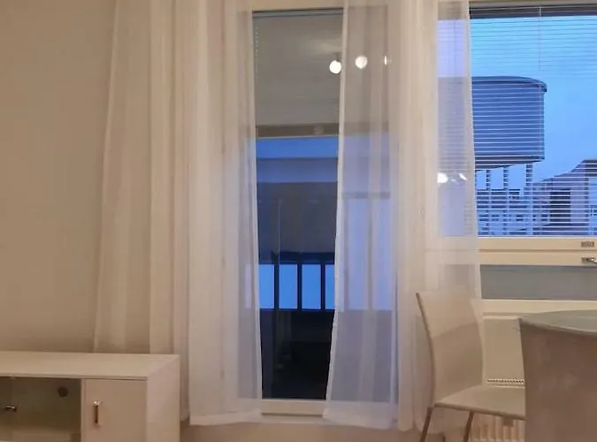 Pieni Moderni Saunallinen Kaksio Keskustan Laehellae *