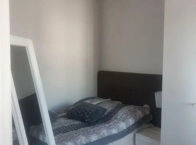 Pieni Moderni Saunallinen Kaksio Keskustan Laehellae *