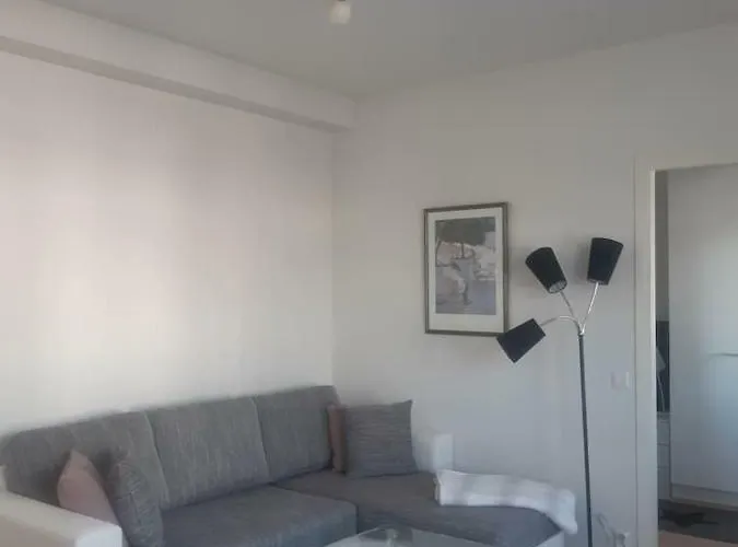 Pieni Moderni Saunallinen Kaksio Keskustan Laehellae *